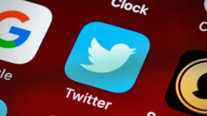 Twitter logos are displayed on a smartphone.