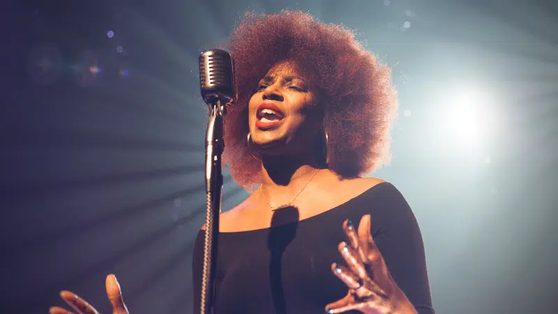 A woman with afro hair performing at the Grammy's.