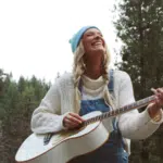 blonde woman, acoustic guitar