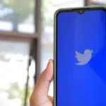 A person showcasing the Twitter algorithm on their phone.