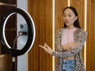 girl making a video with a ring light for tiktok